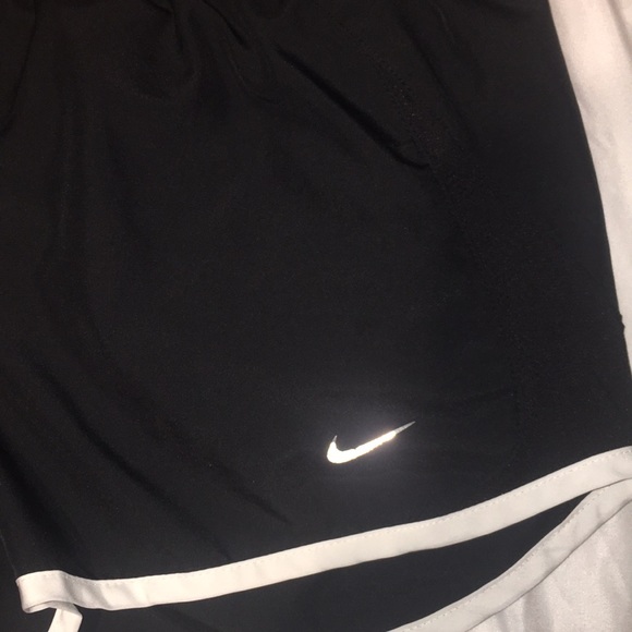Nike running shorts - Picture 2 of 3